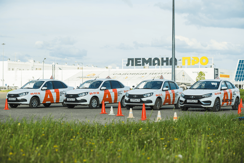 Автомобиль автошколы для обучения категории B